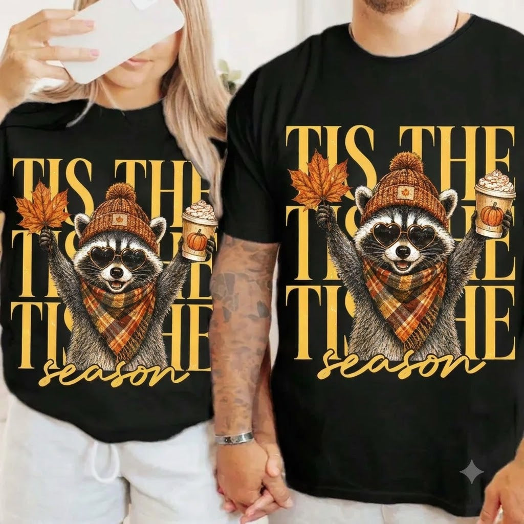 Tis The Season Raccoon Fall Shirt – Cute Pumpkin Spice Halloween Graphic Tee for Women, Cozy Autumn Coffee Lover T-Shirt