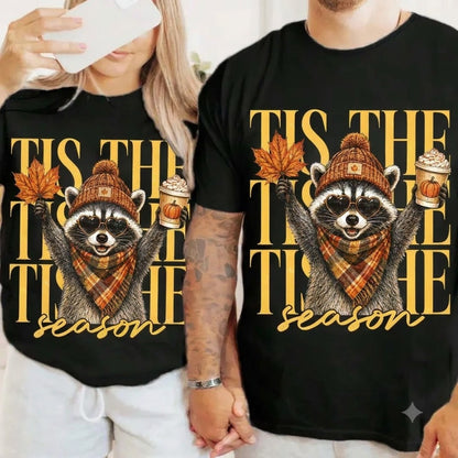 Tis The Season Raccoon Fall Shirt – Cute Pumpkin Spice Halloween Graphic Tee for Women, Cozy Autumn Coffee Lover T-Shirt